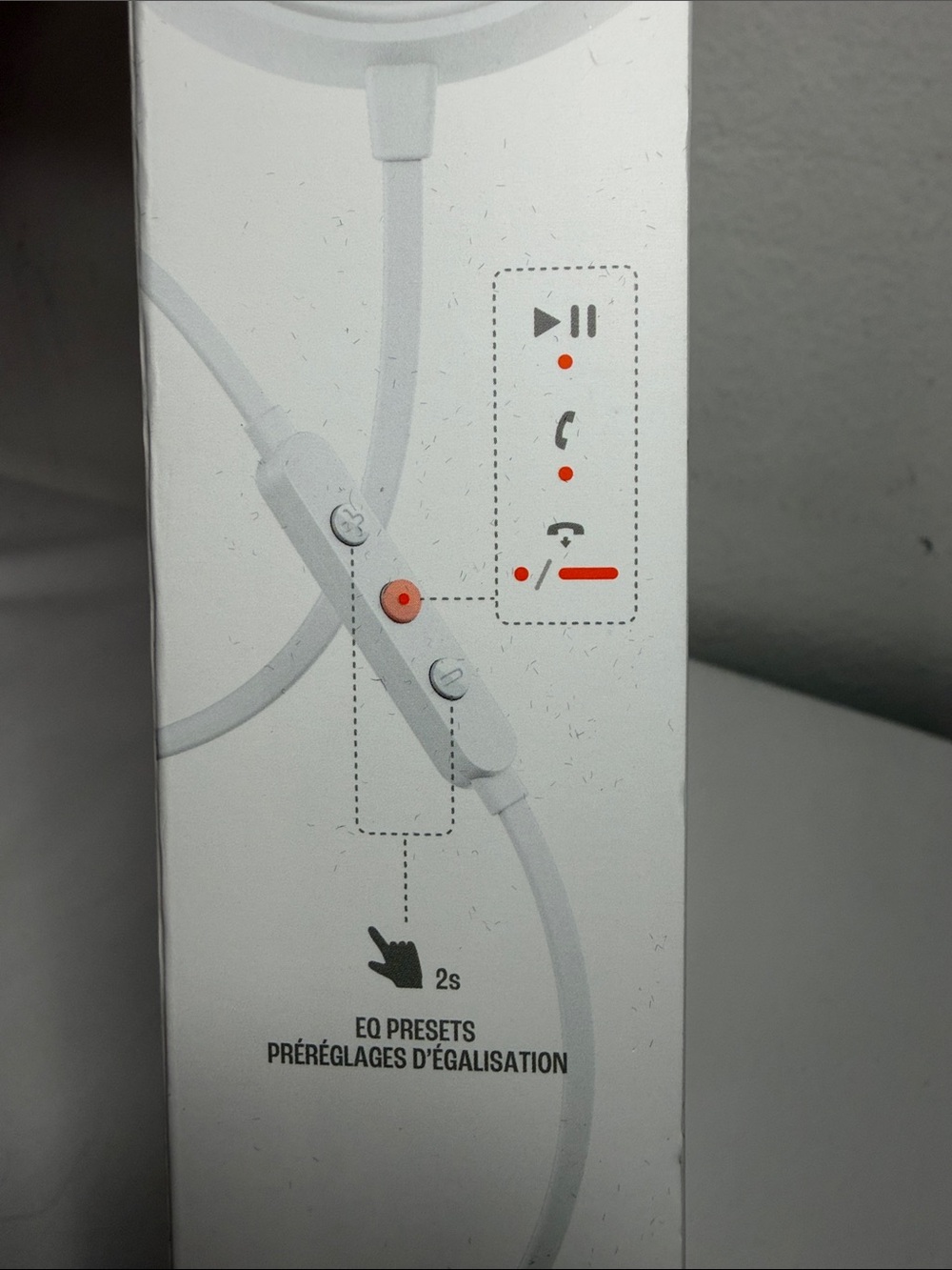 JBL Tune Tune 520C USB-C Hi-Res Wired On-Ear Headphones White Over-Ear Headphone - Picture 5 of 8